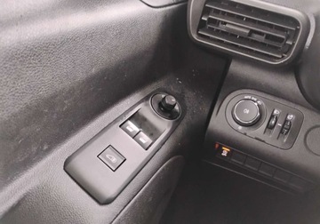 Opel Combo E Kombivan 1.5 Diesel 102KM 2019 Opel Combo 2019r, 1.5 Diesel. Delikatnie przetarty prawy bok. Jezdzi. 1.5, zdjęcie 14