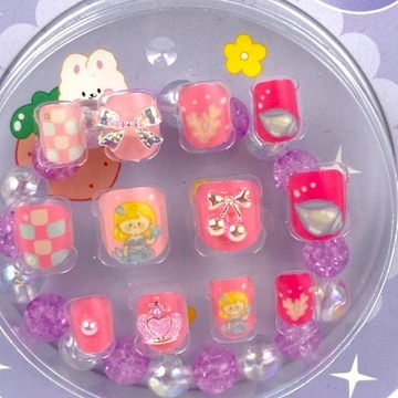 Детские ногти, самоклеящиеся кончики ногтей, цветы.