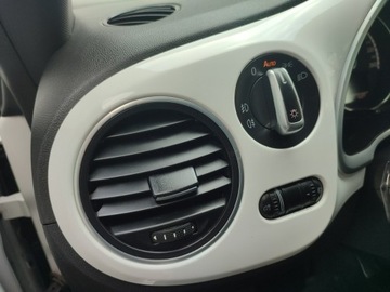 Volkswagen Beetle Hatchback 3d 1.6 TDI 105KM 2015 Volkswagen Beetle bezwypadkowy wyposażen, zdjęcie 12