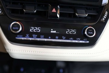 Toyota Corolla XII Sedan 1.8 Hybrid 122KM 2022 Toyota Corolla 1.8 Hybrid Executive VIP Gwarancja 1.8 Hybryda 122KM, zdjęcie 18