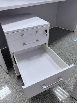 Правая стойка в офисе NOVA, 180 см, рецепция, Варшава