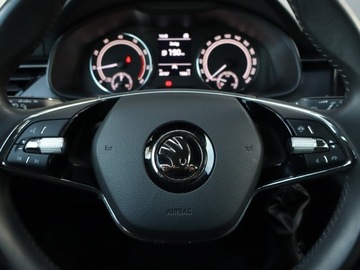 Skoda Kamiq Crossover 1.0 TSI 110KM 2022 Skoda Kamiq 1.0 TSI, Salon Polska, Serwis ASO, zdjęcie 17