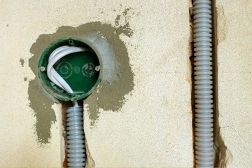 ТРУБА ГОФРИРОВАННАЯ САМОЗАТУШАЮЩАЯСЯ КРУГ 750N 20мм 100м