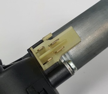 MOTOREK REGULACE SEDADLA LEVÝ PŘEDNÍ PORSCHE CAYENNE 8D0959761E