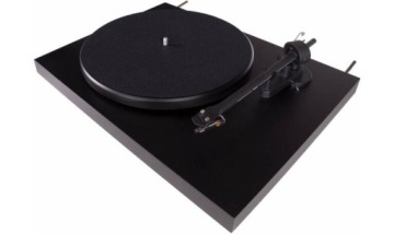 Проигрыватель проигрывателя Pro-Ject DEBUT III DC, черный глянцевый
