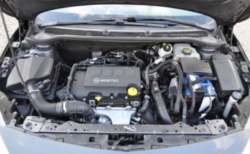 Opel Astra J Sports Tourer 1.4 Turbo ECOTEC 140KM 2012 Opel Astra 1.4 150 JAHRE Benzyna Tempomat Cz. parkowania Klimatyzacja 1.4, zdjęcie 32