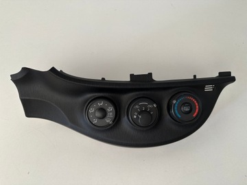 Panel NAWIEWU bez klimatyzacji przełącznik Toyota YARIS III 55406-0D490 EU