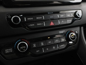 Kia Niro I Crossover 1.6 GDi Hybrid 141KM 2019 Kia Niro HEV półskóra navi kamera ACC LED, zdjęcie 27