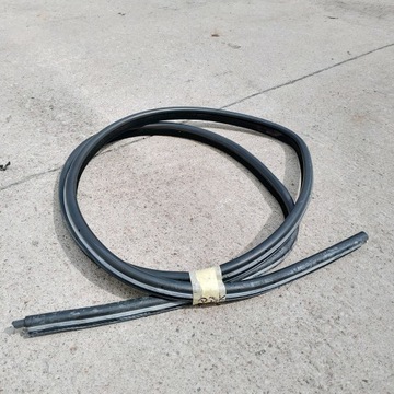 BMW E60 E61 uszczelka drzwi prawa przednia
