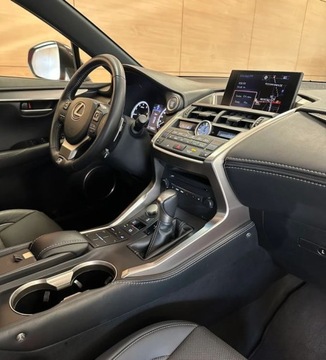 Lexus NX I SUV 200t 238KM 2017 Lexus NX Salon Polska ASO R-CARS Warszawa 2.0 Benzyna 238KM, zdjęcie 7