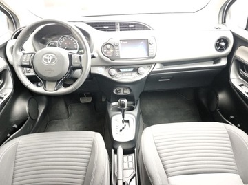 Toyota Yaris III Hatchback 5d Facelifting 2017 1.5 Hybrid 100KM 2018 TOYOTA YARIS HYBRYDA, zdjęcie 16