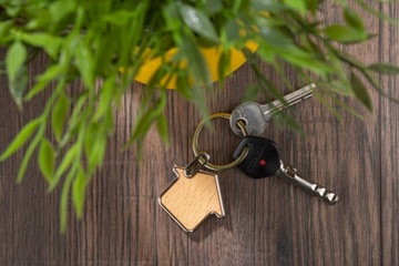 Деревянный брелок для РЕКЛАМНЫХ ключей от дома + ГРАВИРОВКА