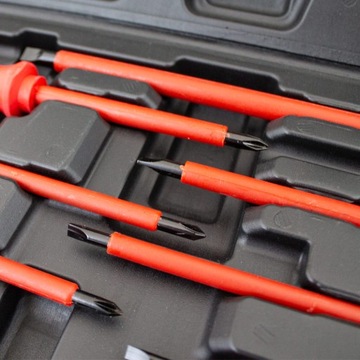 ОТВЕРТКИ ОТВЕРТКИ С ИЗОЛЯЦИЕЙ И МАГНИТОМ 11 ШТ.