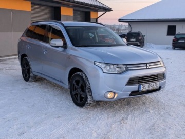 Mitsubishi Outlander III 2014 Mitsubishi Outlander Rezerwacja 2.0 Hybryda Plug-in 121KM, zdjęcie 14