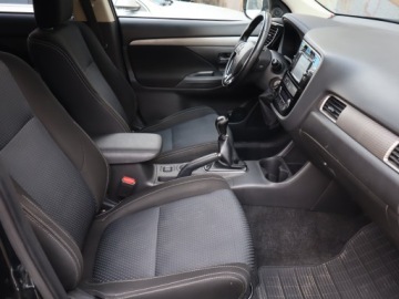 Mitsubishi Outlander III SUV Facelifting 2015 2.0 MIVEC 150KM 2016 Mitsubishi Outlander 2.0, GAZ, Klima, Klimatronic, zdjęcie 8
