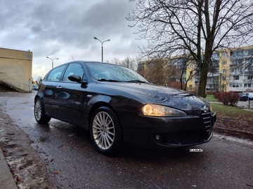 Alfa Romeo 147 Hatchback 1.6 i 16V T.Spark 120KM 2006 Alfa Romeo 147 Alfa Romeo 147 1,6 benzyna Zamiana 1.6 Benzyna 120KM, zdjęcie 9