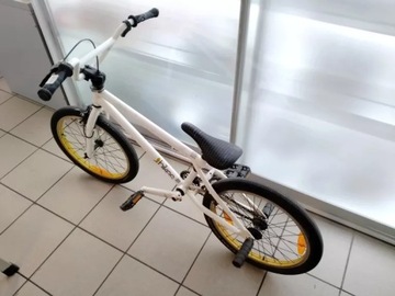 БЕЛЫЙ ВЕЛОСИПЕД BMX