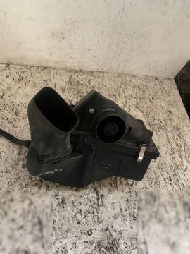 13717797467 POUZDRO FILTRU VZDUCHU 320 D 130 2009 BMW 3 (E90)