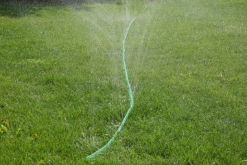 WĄŻ OGRODOWY ZRASZAJĄCY 15m PŁASKI 2 SZYBKOZŁĄCZA