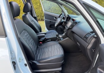 Kia Venga Mikrovan 1.4 DOHC CVVT 90KM 2015 Kia Venga 1.4 90KM Navi Panorama Kamera KEY Bezwypadkowy Dla wymagajacy, zdjęcie 26