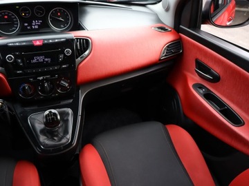 Lancia Ypsilon IV Hatchback 5d 1.2 8v 69KM 2013 Lancia Ypsilon 1.2, Salon Polska, Klima,ALU, zdjęcie 7