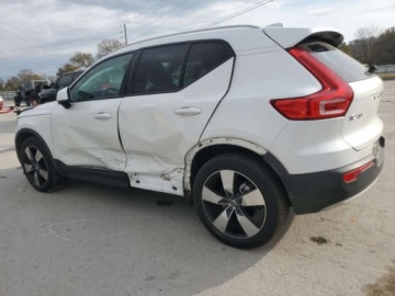 Volvo XC40 2022 Volvo XC 40 Volvo XC40 T5 AWD Momentum z 2022 roku , od firmy ubezpieczeni, zdjęcie 3