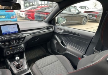 Ford Focus IV Hatchback 1.0 EcoBoost 125KM 2021 Ford Focus 1.0 ecoboost 125 KM 6MT ST-Line pakiet Parking, Winter Benzyna, zdjęcie 10
