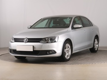 Volkswagen Jetta VI Sedan 2.0 TDI CR DPF 140KM 2011 VW Jetta 2.0 TDI, Serwis ASO, Klima, Klimatronic, zdjęcie 1