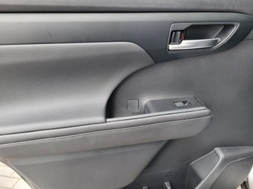 Toyota Highlander III 2.5 248KM 2023 highlander XLE * 2.5l Hybrid 247KM 4X4/AWD Przebieg:9,928km Idealny stan, zdjęcie 23