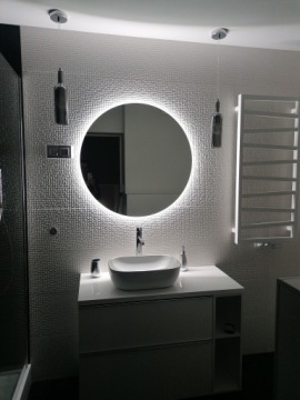 СВЕТОДИОДНОЕ ЗЕРКАЛО 70 см КРУГЛОЕ СО СВЕТОДИОДНОЙ ПОДСВЕТКОЙ