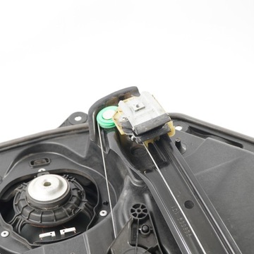 MERCEDES W176 ZVEDÁK OKNO DVEŘE PRAVÝ ZADNÍ REPRODUKTOR A1767300279