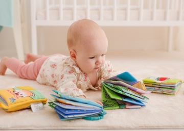 JollyBaby 4в1 Набор книжек, прорезывателей, ручка