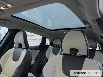 Volvo V40 II Cross Country Facelifting 2.0 T4 190KM 2018 Volvo V40 Salon PL FV23 Summum T4 AWD 190KM Skóra, zdjęcie 24