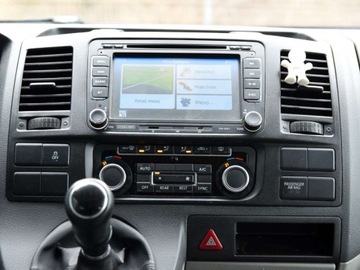 Volkswagen Caravelle T5 Caravelle Facelifting długi rozstaw osi 2.0 TDI 140KM 2013 Volkswagen Caravelle 9cio osobowa_HAK 2.0 Diesel 141KM, zdjęcie 16