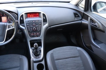 Opel Astra J Sedan 1.6 Twinport ECOTEC 115KM 2017 Opel Astra 1.6 16V, Salon Polska, Skóra, Klima, zdjęcie 7