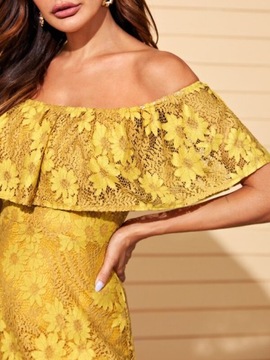 Sukienka koronkowa żółta z odkrytymi ramionami