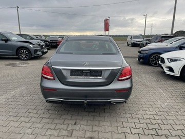 Mercedes Klasa E W213 2017 Mercedes E 200 Skóra Automat Kamera Ambiente HAK, zdjęcie 2