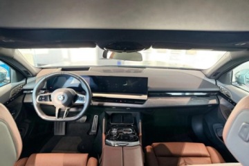 BMW Seria 5 G90-91 Touring 2.0 520d 197KM 2024 BMW Seria 5 Touring 520d xDrive Sport Combi 2.0 (197KM) 2024, zdjęcie 4