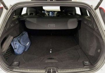 Volvo V60 II  2021 Volvo V60 VAT 23 R-Design 2.0 B4 197KM automat 2021 r., salon PL, I wlasci, zdjęcie 24