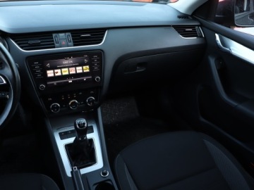 Skoda Octavia III Liftback Facelifting 1.6 TDI 115KM 2017 Skoda Octavia 1.6 TDI, Salon Polska, Klima, zdjęcie 7