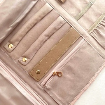 Складной дорожный органайзер с отделениями для украшений, переносным футляром.