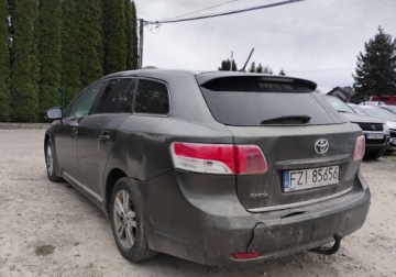 Toyota Avensis III Wagon 2.0 D-4D 126KM 2010 Toyota Avensis 2010r, 2.0 DIESEL. Lekko uszkodzony przod. Jezdzi. 2.0, zdjęcie 2