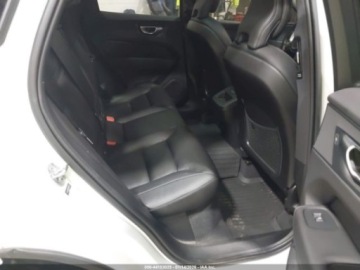 Volvo XC60 II 2024 Volvo XC 60 2024 r., 2,0L B5 CORE DARK THEME 2.0 Benzyna 247KM, zdjęcie 9