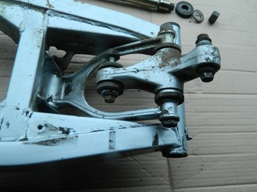 WAHACZ TULEJKA OŚ SUZUKI DR 650 93R