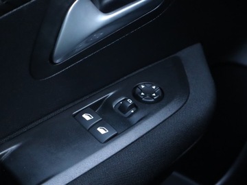 Peugeot 208 II Hatchback 1.2 PureTech 75KM 2020 Peugeot 208 1.2 PureTech, Salon Polska, zdjęcie 17