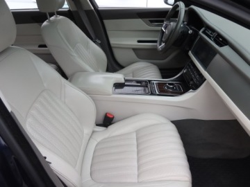 Jaguar XF II Sedan 2.0 i4D 240KM 2017 Jaguar XF 25d AWD, Salon Polska, 237 KM, 4X4, zdjęcie 8