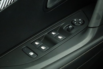 Peugeot 2008 II SUV 1.2 PureTech 100KM 2023 Peugeot 2008 1.2 PureTech, Salon Polska, zdjęcie 16