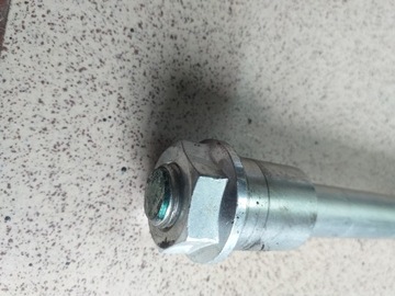 HONDA CB 125 R CB125R JC95 25 OŚKA OS PRZÓD