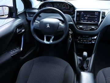 Peugeot 208 I Hatchback 5d Facelifting 1.2 PureTech 82KM 2019 Peugeot 208 1.2 PureTech, Salon Polska, Klima, zdjęcie 6