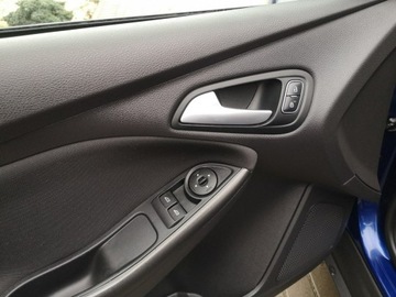 Ford Focus III Hatchback 5d facelifting 1.0 EcoBoost 125KM 2015 Ford Focus 1.0 125KM Benzyna # Klima # Tempomat #, zdjęcie 10